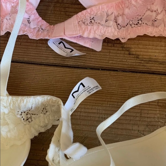 SOLD-Bundle of  2 New Maidenform Lace Trimmed Bras - Picture 8 of 8